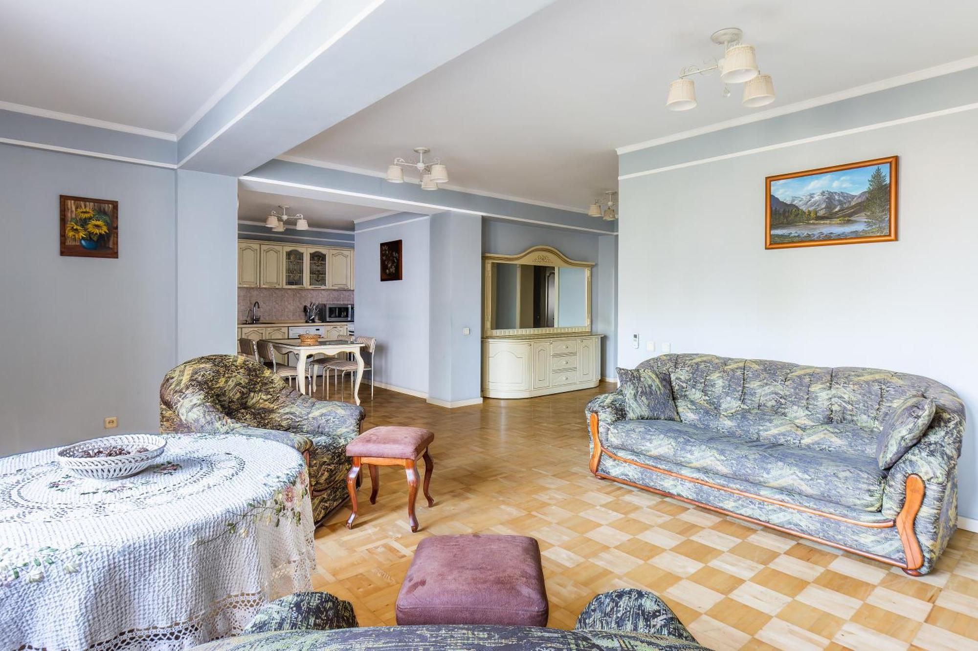 Downtown Big Apartment 塔什干 外观 照片